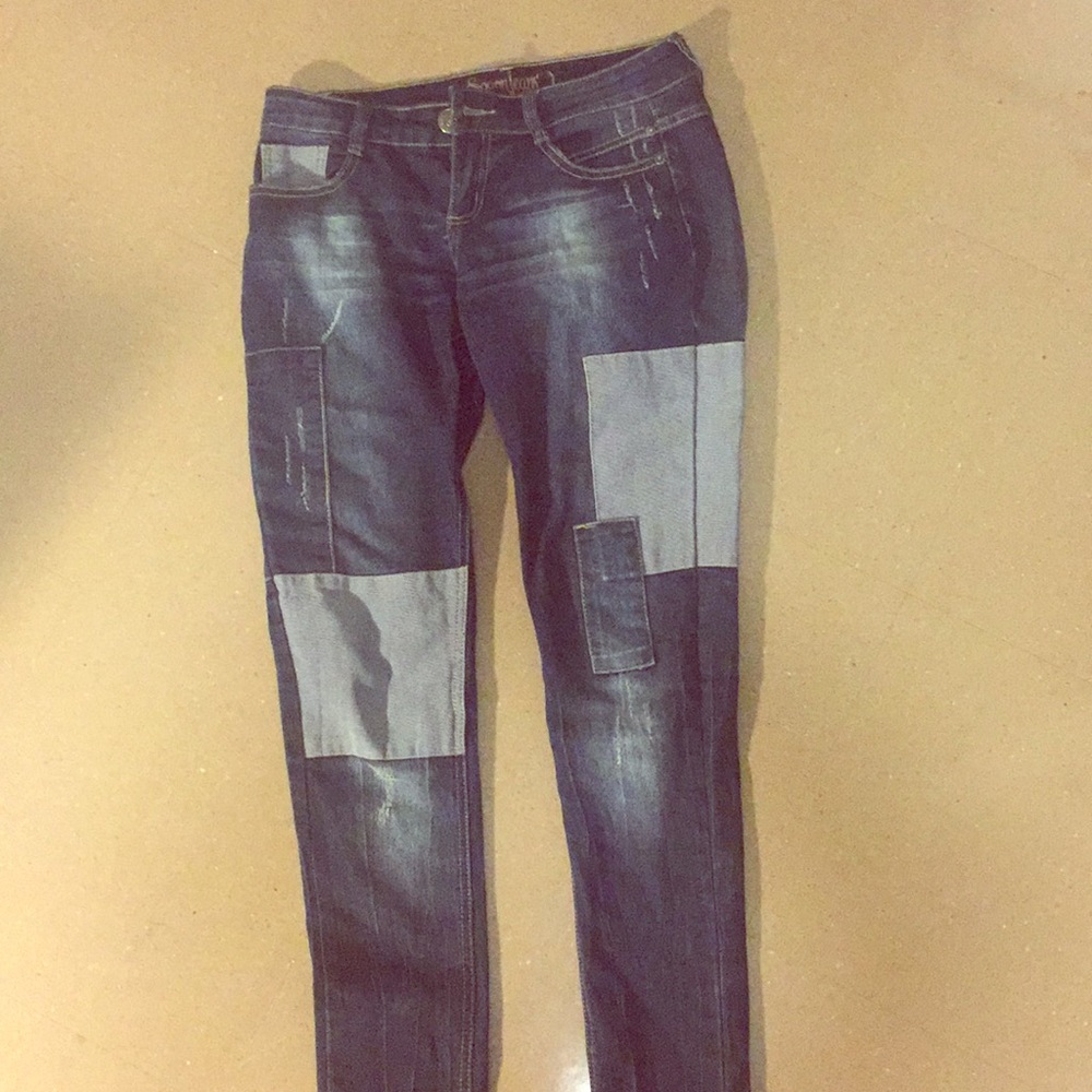 Low rise distressed jeans